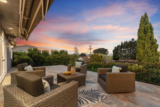 1155 Bangor St, San Diego, CA 92106