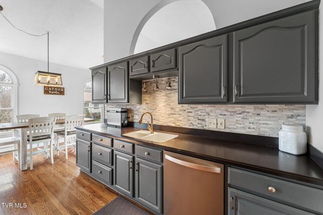 19050 Sterling Drive, Abingdon, VA 24211