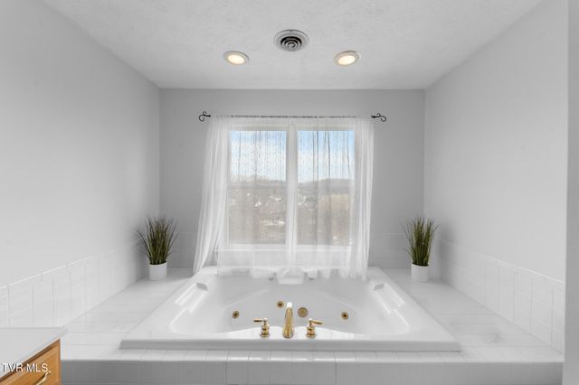 19050 Sterling Drive, Abingdon, VA 24211