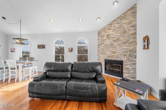 19050 Sterling Drive, Abingdon, VA 24211