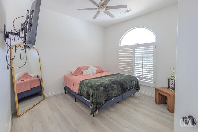 14146 Searspoint Avenue, Bakersfield, CA 93314