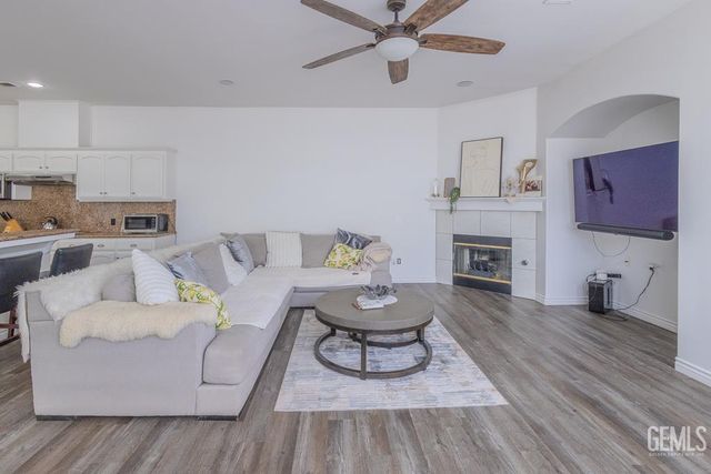 14146 Searspoint Avenue, Bakersfield, CA 93314