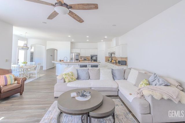 14146 Searspoint Avenue, Bakersfield, CA 93314