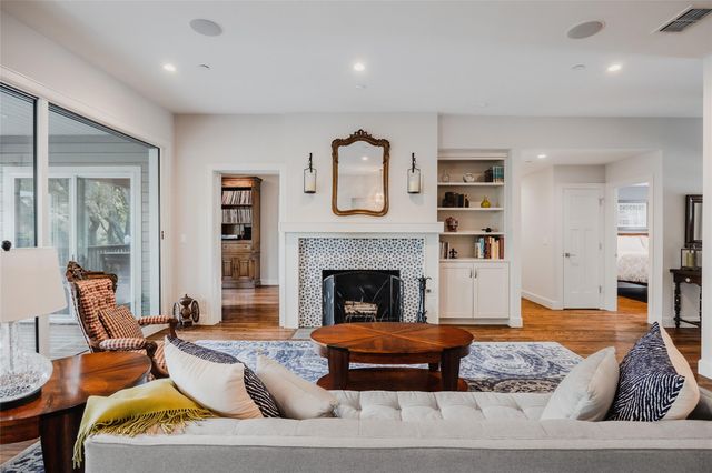 4801 Balcones DR, Austin, TX 78731