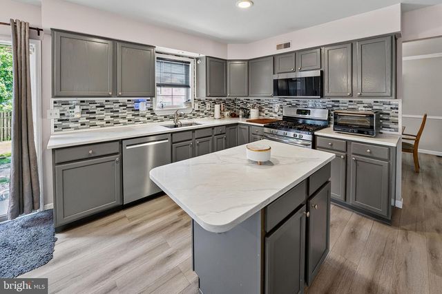 33 SALISBURY WAY, Logan Twp, NJ 08085