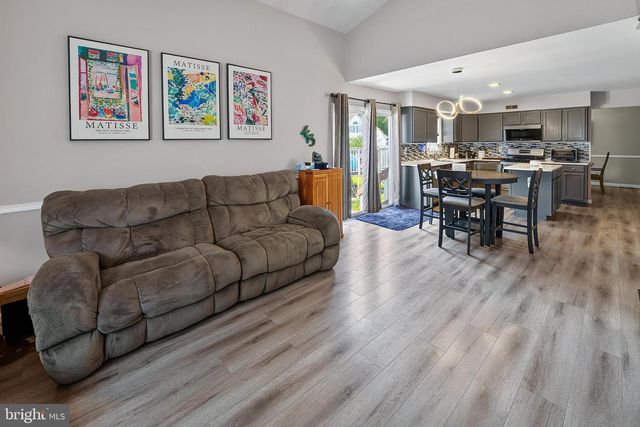 33 SALISBURY WAY, Logan Twp, NJ 08085