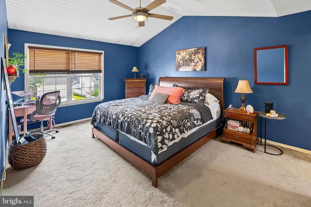 33 SALISBURY WAY, Logan Twp, NJ 08085