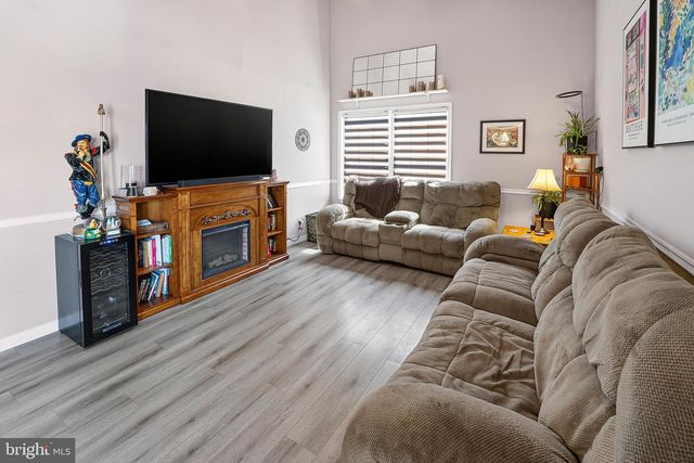 33 SALISBURY WAY, Logan Twp, NJ 08085