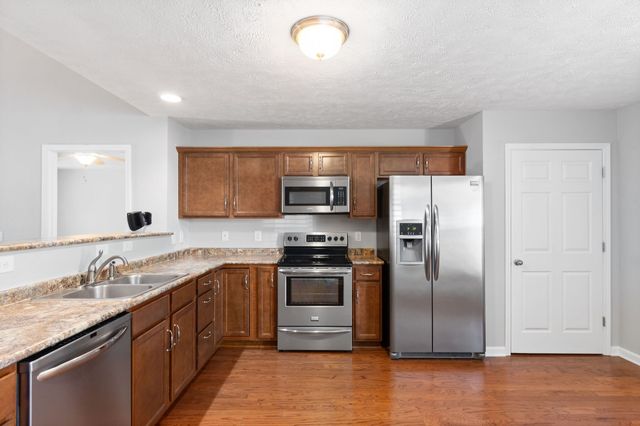 3519 Oak Creek Dr, Clarksville, TN 37040