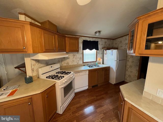 94 GINWOOD LANE, Baltimore, MD 21221