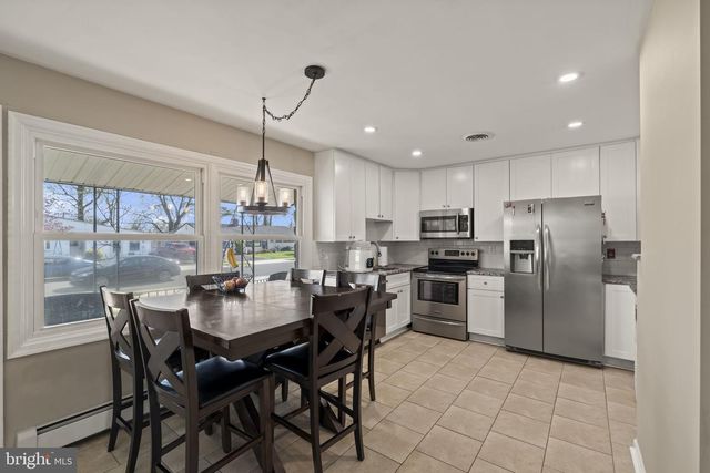 17 GUN RD, Levittown, PA 19057