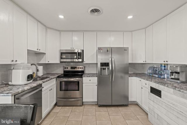 17 GUN RD, Levittown, PA 19057