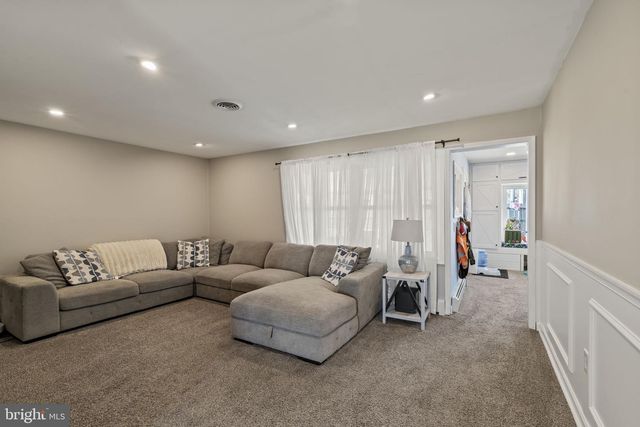 17 GUN RD, Levittown, PA 19057