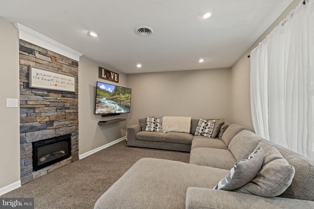 17 GUN RD, Levittown, PA 19057