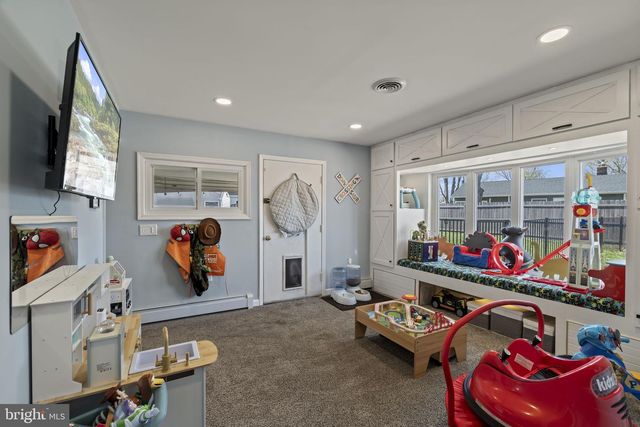 17 GUN RD, Levittown, PA 19057