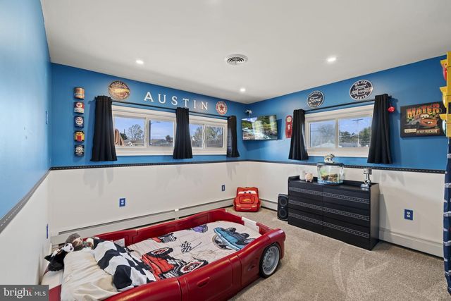 17 GUN RD, Levittown, PA 19057