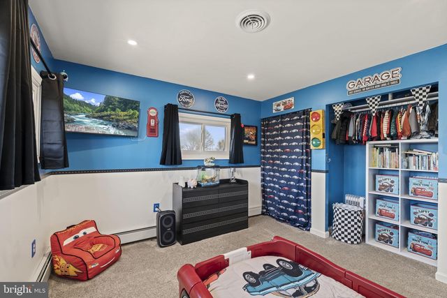 17 GUN RD, Levittown, PA 19057