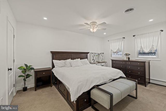 17 GUN RD, Levittown, PA 19057