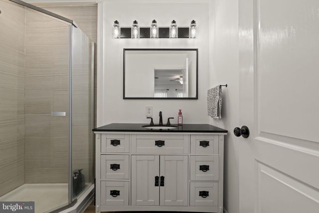 17 GUN RD, Levittown, PA 19057