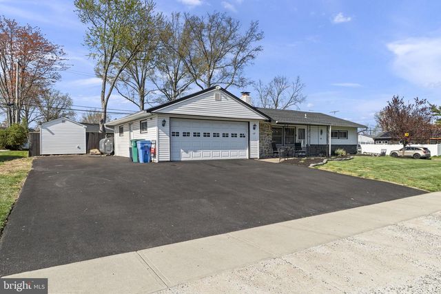 17 GUN RD, Levittown, PA 19057