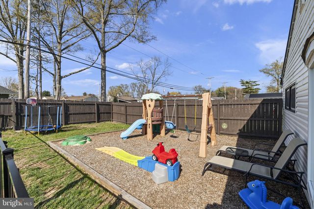 17 GUN RD, Levittown, PA 19057