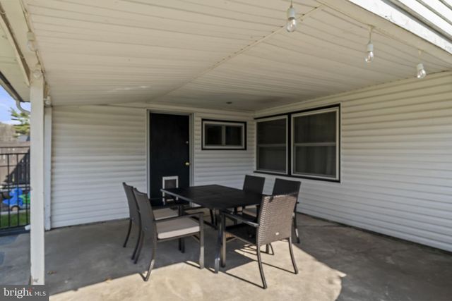 17 GUN RD, Levittown, PA 19057