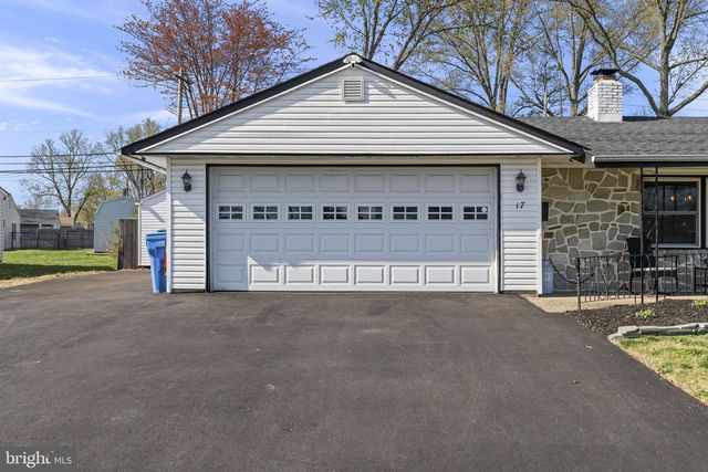 17 GUN RD, Levittown, PA 19057