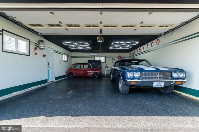 17 GUN RD, Levittown, PA 19057