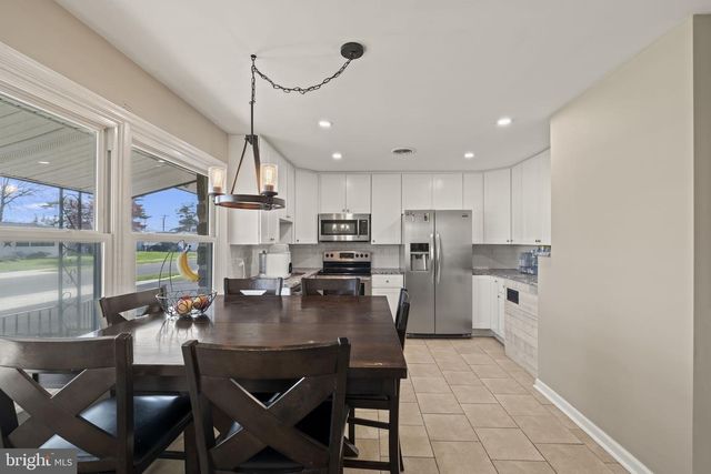 17 GUN RD, Levittown, PA 19057