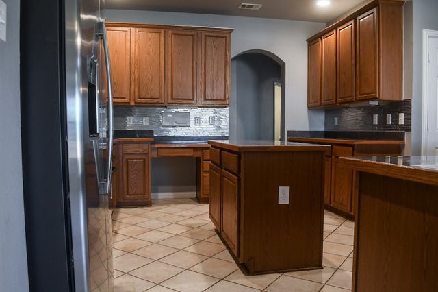 409 Royal Crest Drive, Desoto, TX 75115