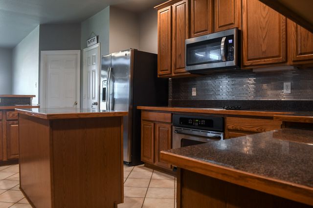 409 Royal Crest Drive, Desoto, TX 75115