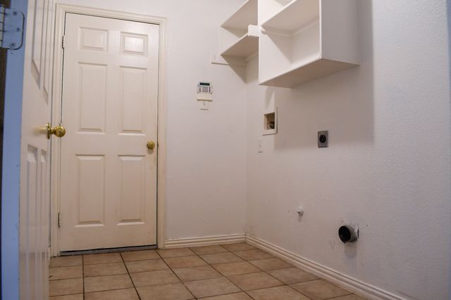 409 Royal Crest Drive, Desoto, TX 75115