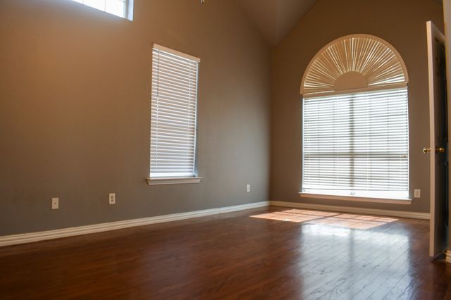 409 Royal Crest Drive, Desoto, TX 75115