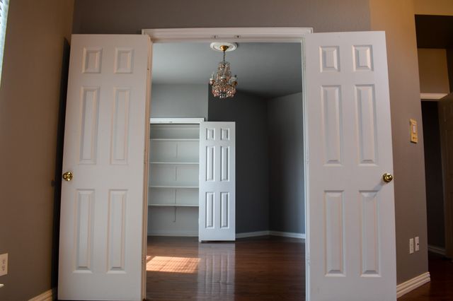 409 Royal Crest Drive, Desoto, TX 75115