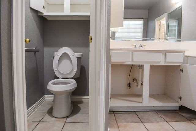 409 Royal Crest Drive, Desoto, TX 75115