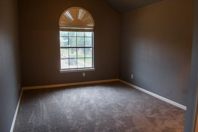 409 Royal Crest Drive, Desoto, TX 75115