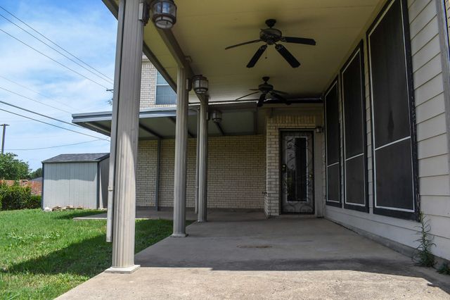 409 Royal Crest Drive, Desoto, TX 75115