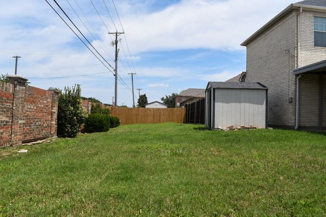 409 Royal Crest Drive, Desoto, TX 75115