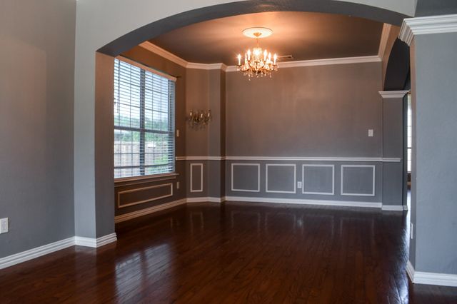 409 Royal Crest Drive, Desoto, TX 75115