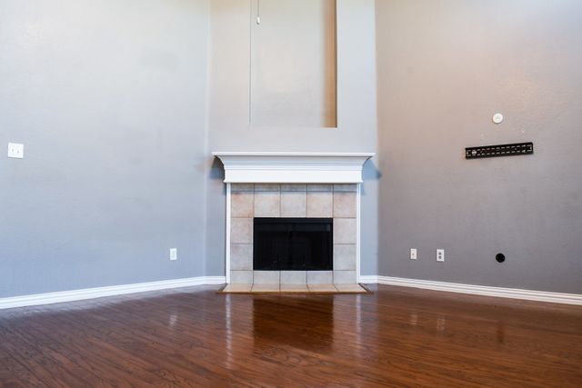 409 Royal Crest Drive, Desoto, TX 75115