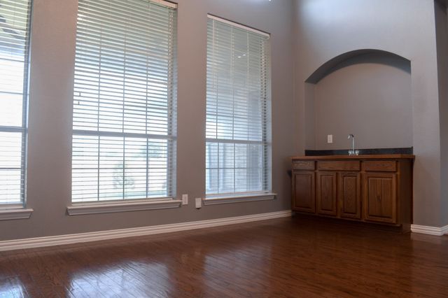 409 Royal Crest Drive, Desoto, TX 75115