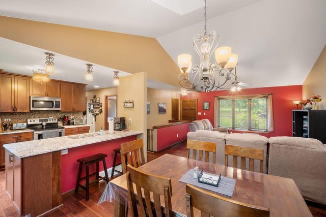 S84W30397 Chestnut DRIVE, Mukwonago, WI 53149