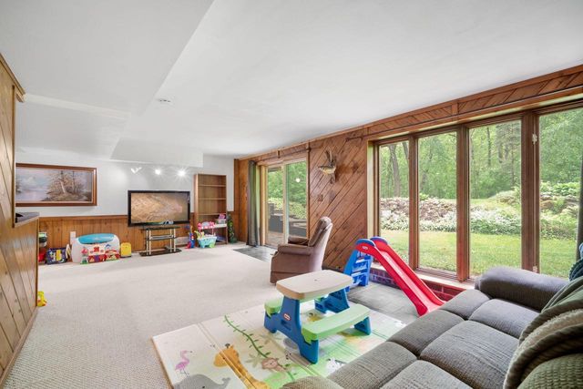 S84W30397 Chestnut DRIVE, Mukwonago, WI 53149