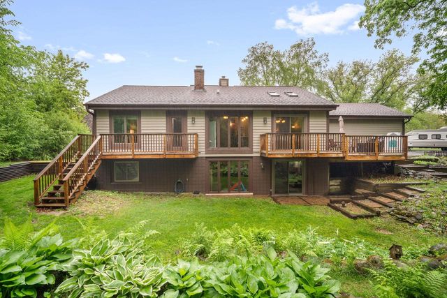 S84W30397 Chestnut DRIVE, Mukwonago, WI 53149
