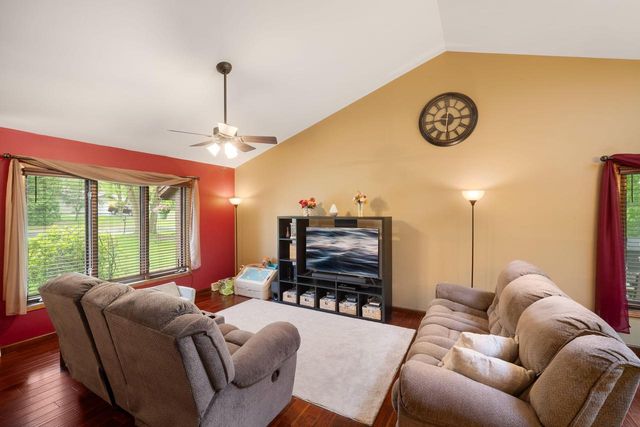 S84W30397 Chestnut DRIVE, Mukwonago, WI 53149