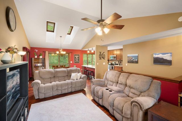 S84W30397 Chestnut DRIVE, Mukwonago, WI 53149