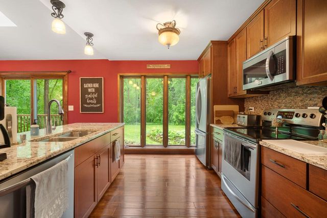 S84W30397 Chestnut DRIVE, Mukwonago, WI 53149