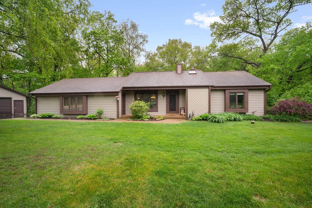 S84W30397 Chestnut DRIVE, Mukwonago, WI 53149