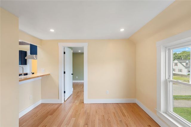 32 Richmond Street, Bristol, RI 02809