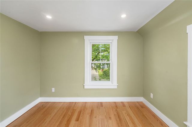 32 Richmond Street, Bristol, RI 02809